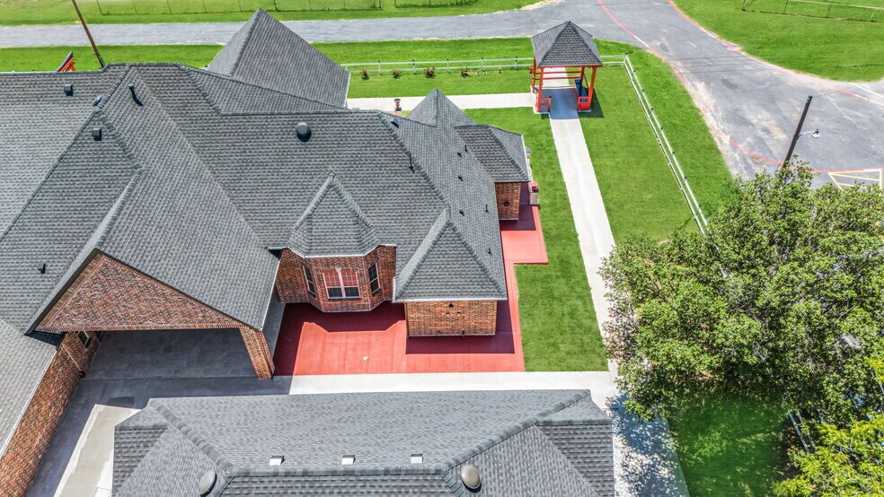 More Photos Of 703 E Oates Rd, Garland Unknown For Lease