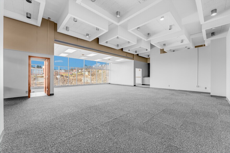 More Photos Of 214 Merchant St, Fairmont Bank For Sale