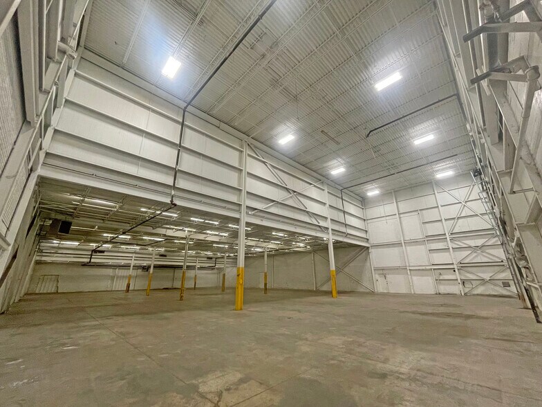 More Photos Of 1095 Wilton Grove Rd, London Warehouse For Lease
