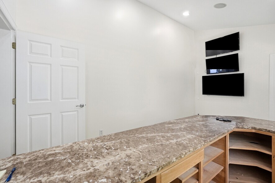 More Photos Of 8177 S Route 48, Maineville Office For Sale
