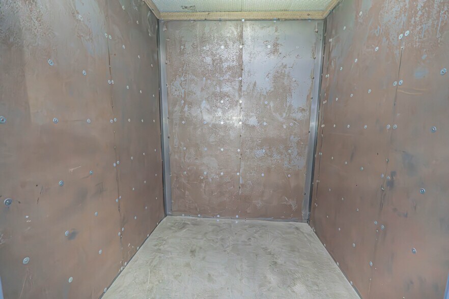 More Photos Of 1901 S Alameda St, Los Angeles General Retail For Sale