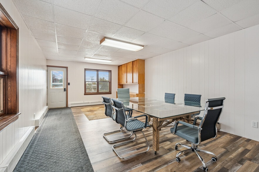 More Photos Of 118 W Mission St, Strawberry Point Loft Creative Space For Lease