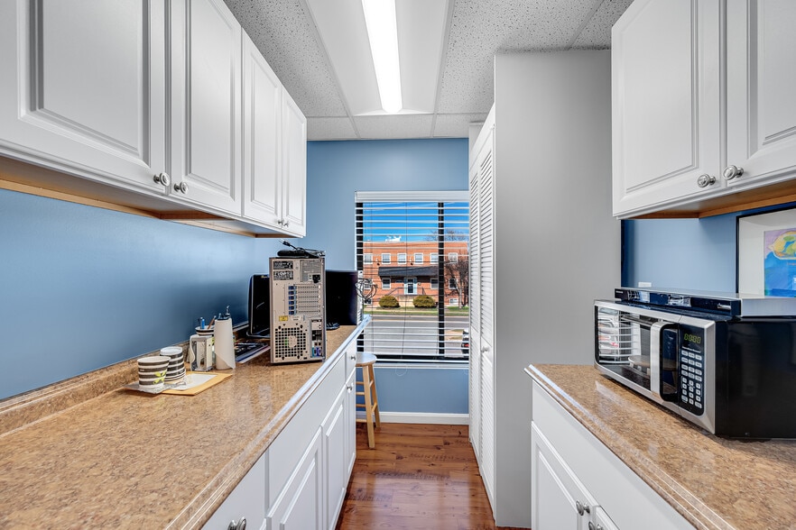 More Photos Of 101 Chestnut St, Gaithersburg Medical For Sale