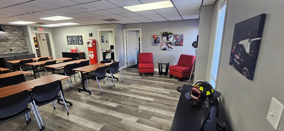 More Photos Of 400-460 Fame Rd, Dayton Light Distribution For Lease