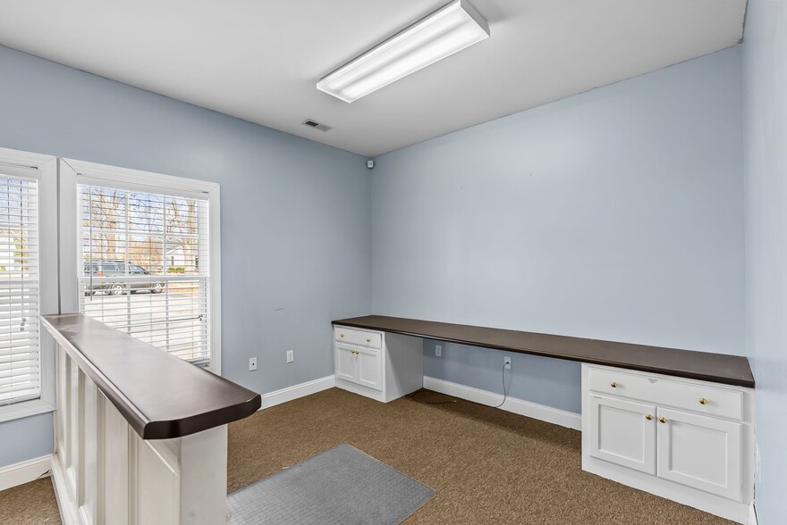 More Photos Of 107 Hillcrest Ave, Simpsonville Office For Sale