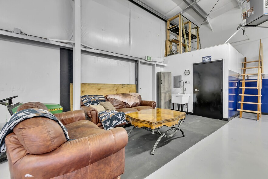 More Photos Of 16608 103rd Avenue Ct E, Puyallup Airplane Hangar For Sale