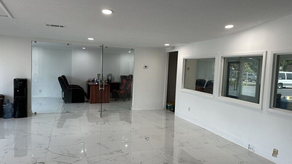 More Photos Of 1165 Cassat Ave, Jacksonville Auto Dealership For Lease