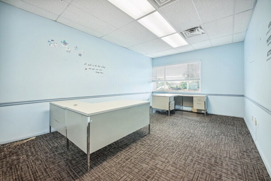 More Photos Of 178 Industrial Loop, Staten Island Warehouse For Lease