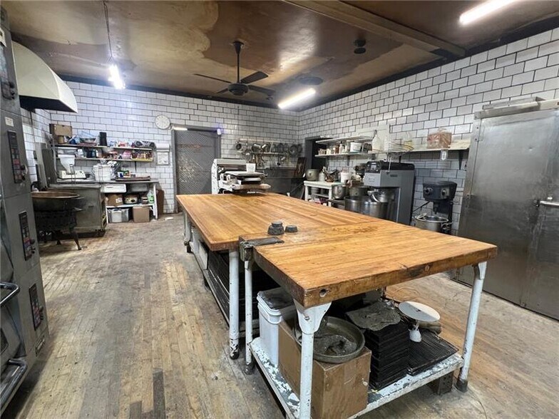 More Photos Of 228 N Liberty St, New Castle General Retail For Sale