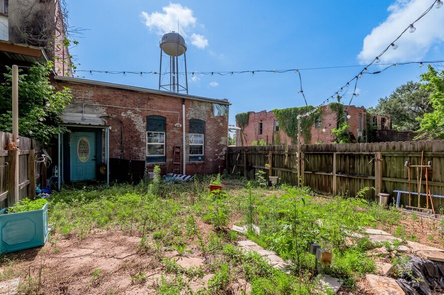 More Photos Of 131 Commerce st, Lovelady General Retail For Sale