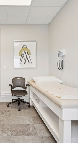 More Photos Of 1110 Sheppard Ave E, Toronto Medical For Sale
