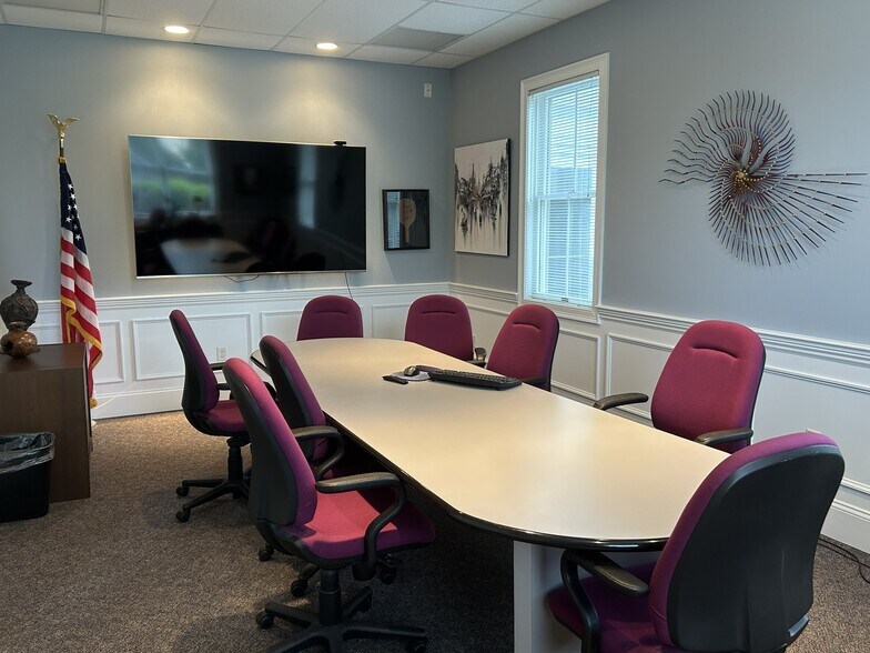 More Photos Of 3 Oak St, Westborough Office For Sale