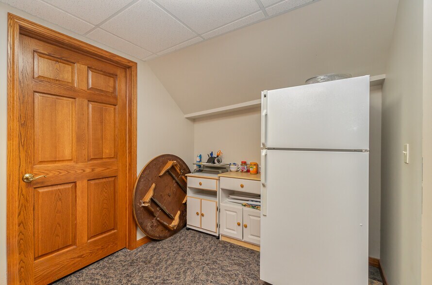 More Photos Of 6006 Westside Saginaw Rd, Bay City Office For Sale