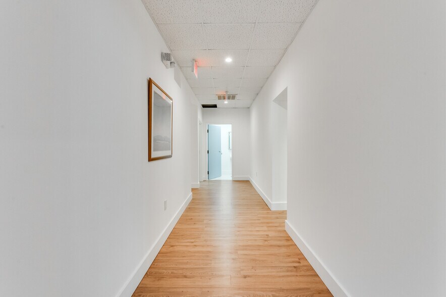 More Photos Of 16945 General Puller Hwy, Deltaville Office For Sale