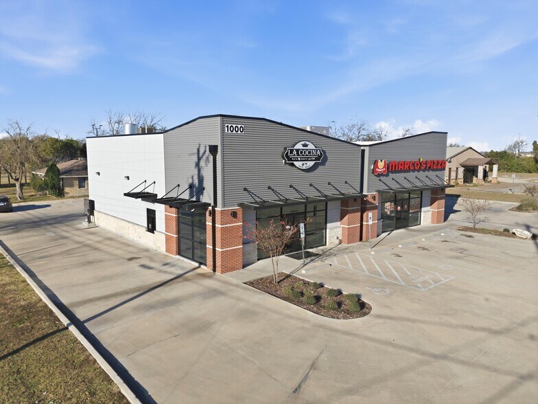 More Photos Of 1000 N Robinson Dr, Robinson Restaurant For Sale