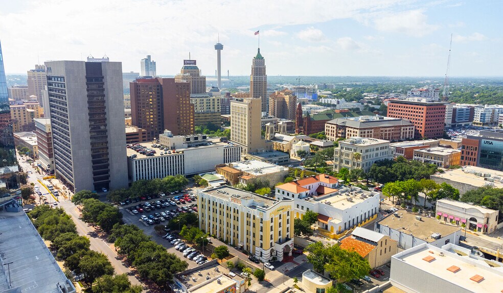 More Photos Of 120 Camaron St, San Antonio Hotel For Sale