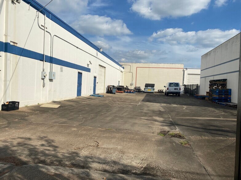 More Photos Of 11155 Shelton Ct, Houston Warehouse For Sale