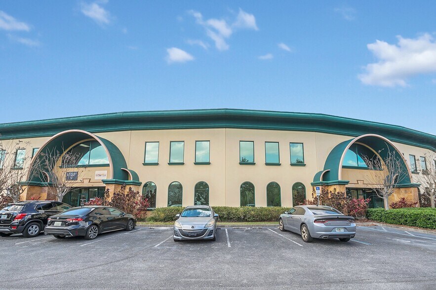More Photos Of 6881 Kingspointe Pky, Orlando Business Park For Lease