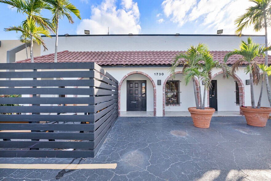 More Photos Of 1730 E Commercial Blvd, Fort Lauderdale Medical For Lease