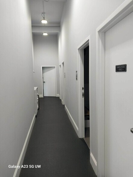 More Photos Of 126 Central Way, Kirkland Storefront For Lease