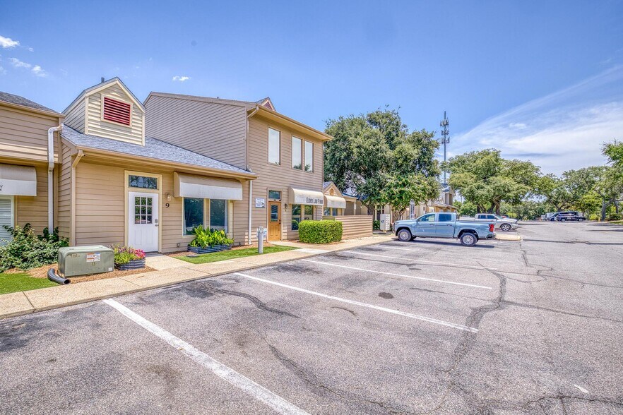 More Photos Of 913 Gulf Breeze Pky, Gulf Breeze Storefront Retail Office For Sale