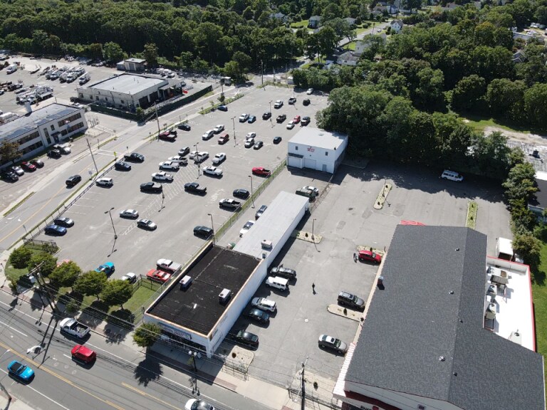 More Photos Of 426 E Main St, Patchogue Warehouse For Lease