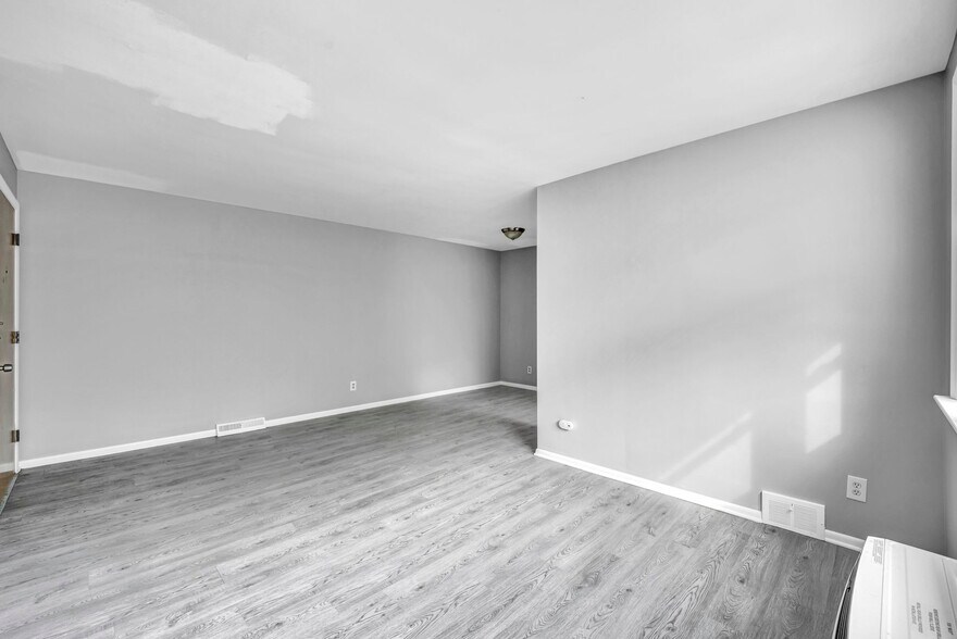 More Photos Of 885 S Green Rd, Cleveland Apartments For Sale