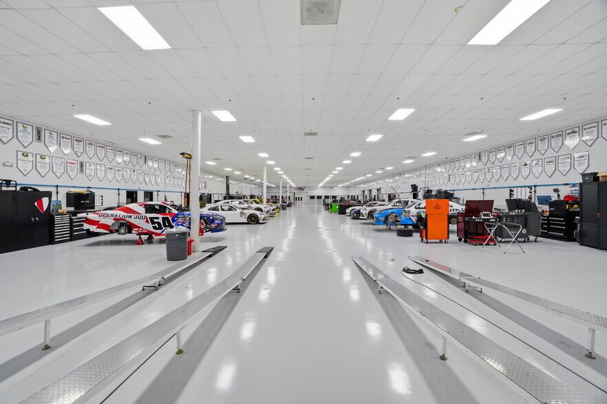 More Photos Of 13201 W Reese Blvd, Huntersville Warehouse For Sale