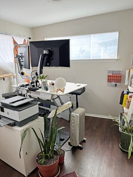 More Photos Of 1509 W North Loop Blvd, Austin General Retail For Sale