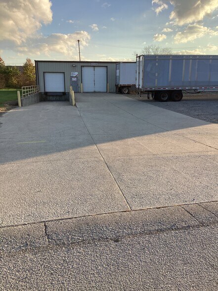 More Photos Of 400 E State Line Rd, Toledo Warehouse For Lease