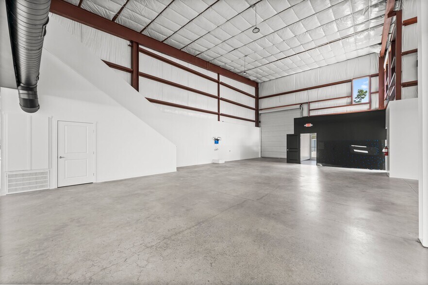 More Photos Of 32415 Tamina Rd, Magnolia Flex For Lease