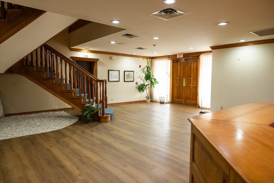 More Photos Of 10225 W Thunderbird Blvd, Sun City Medical For Lease