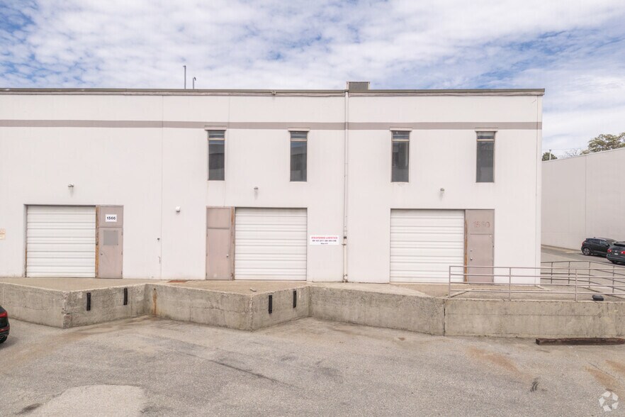 More Photos Of 1592 Rand Av, Vancouver Warehouse For Sale