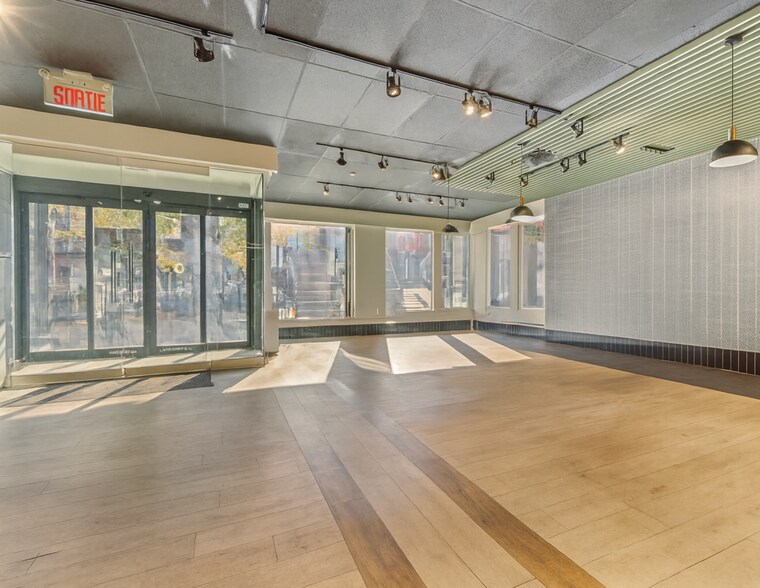 More Photos Of 3103 Rue Masson, Montréal General Retail For Lease