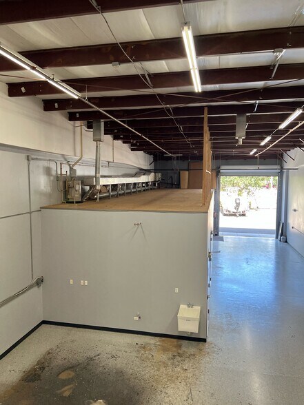 More Photos Of 7270 114th Ave, Largo Distribution For Sale