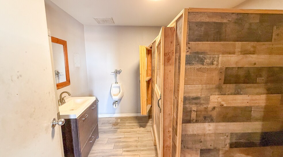 More Photos Of 509 Madrid Rd, Odessa Industrial For Sale