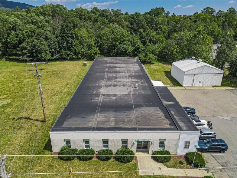 More Photos Of 201 Alpha Rd, Wind Gap Warehouse For Sale