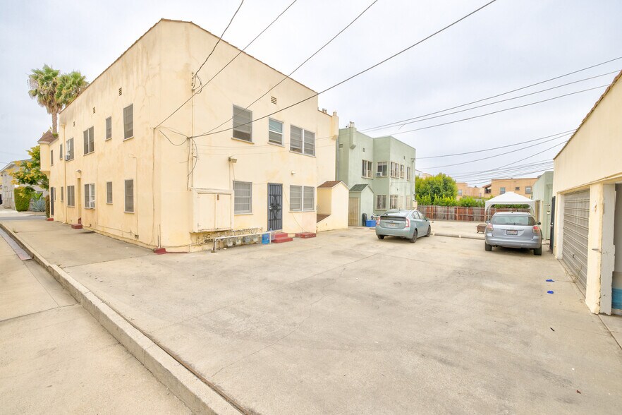 More Photos Of 445 N Spaulding Ave, Los Angeles Apartments For Sale