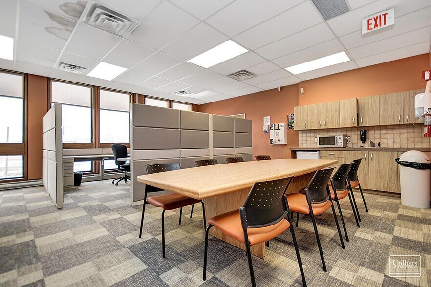 More Photos Of 1970 Merivale Rd, Ottawa Flex For Lease