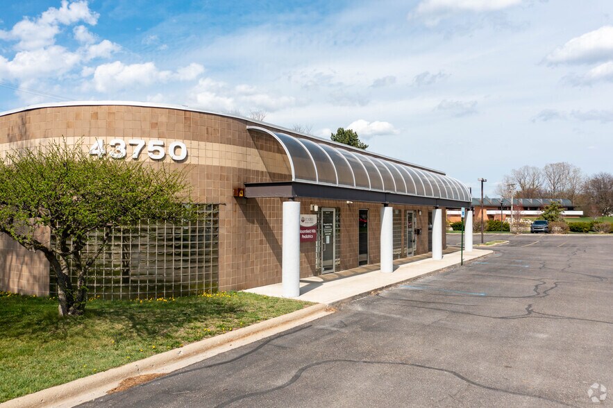 More Photos Of 43750 Woodward Ave, Bloomfield Hills Medical For Lease