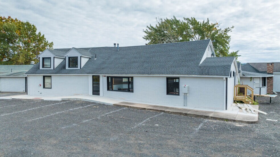 More Photos Of 141 Congamond Rd, Southwick Restaurant For Lease