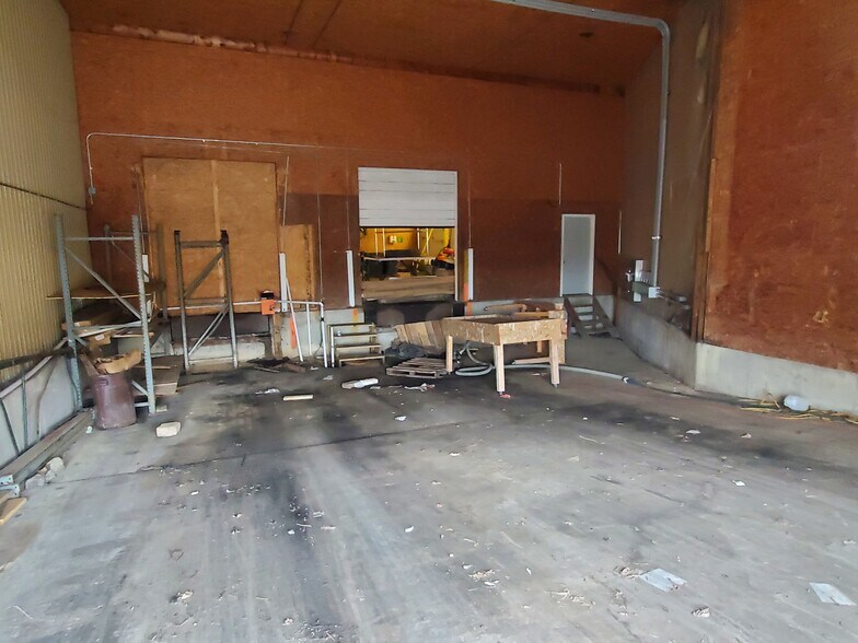 More Photos Of 7510-7512 Porter Rd, Niagara Falls Flex For Lease