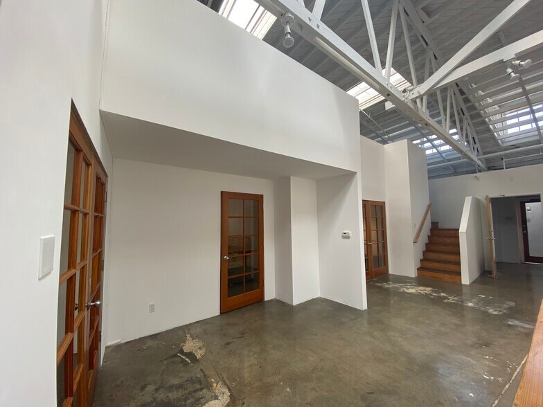 More Photos Of 210-226 Main St, Venice Storefront Retail Office For Lease