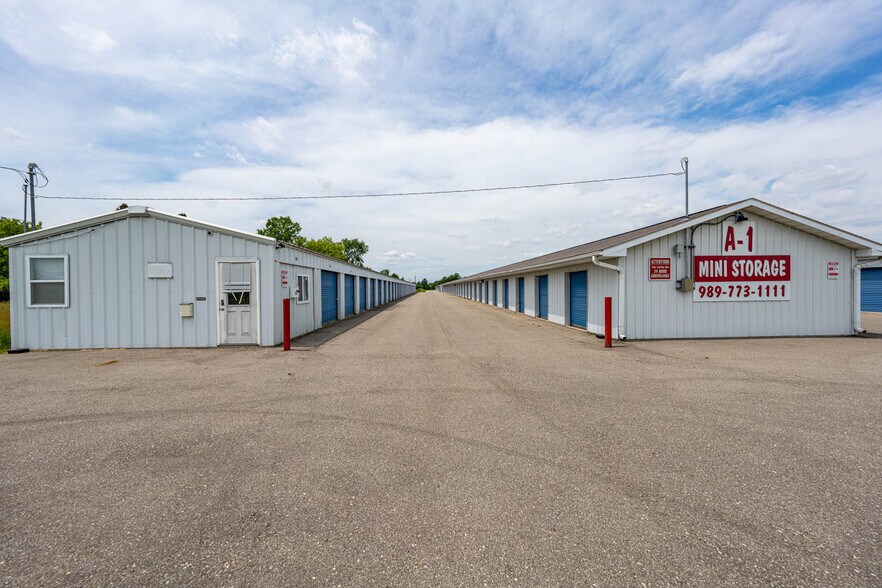More Photos Of 1067 N Mission Rd, Mount Pleasant Self Storage For Sale