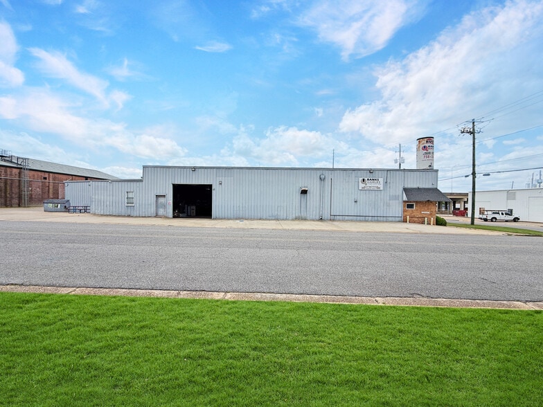 Primary Photo Of 2501 17th St, Tuscaloosa Warehouse For Lease