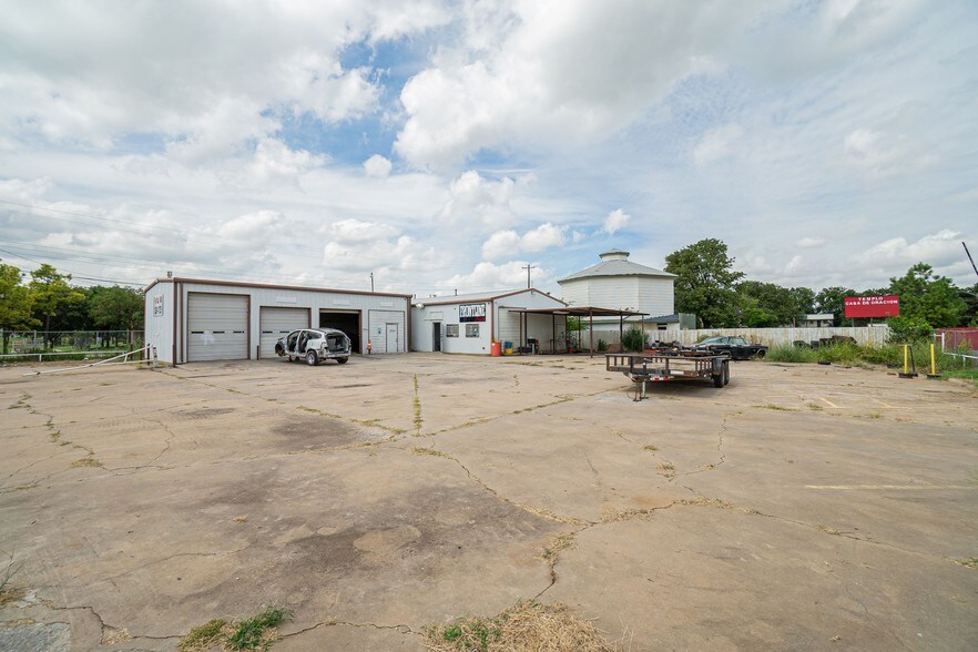 Primary Photo Of 301 SW 59th St, Oklahoma City Auto Repair For Sale