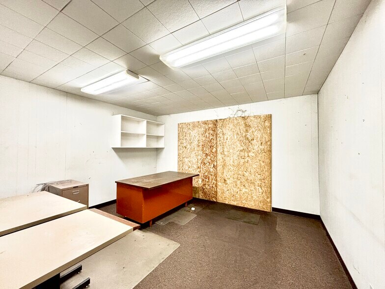 More Photos Of 1012 Commercial St NE, Salem Freestanding For Lease