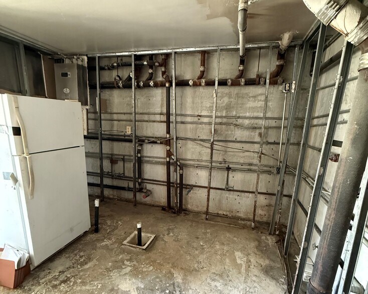 More Photos Of 1920 Ala Moana Blvd, Honolulu Hotel For Lease