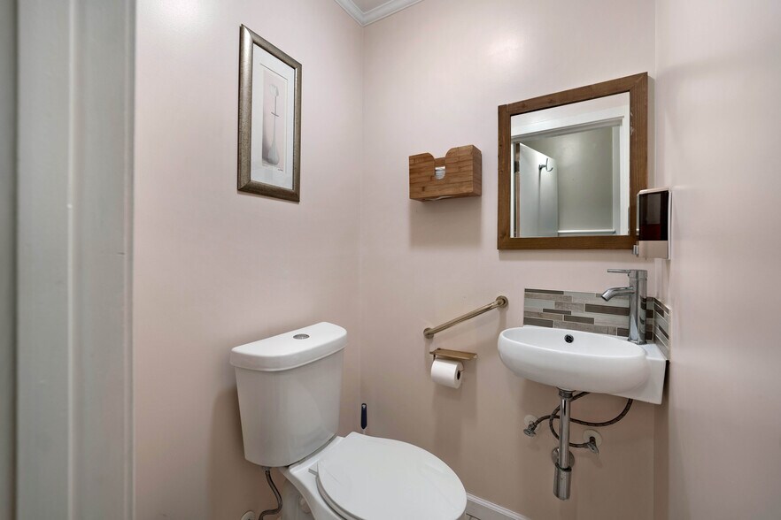 More Photos Of 701 Thompson Ave, Donora Funeral Home For Sale