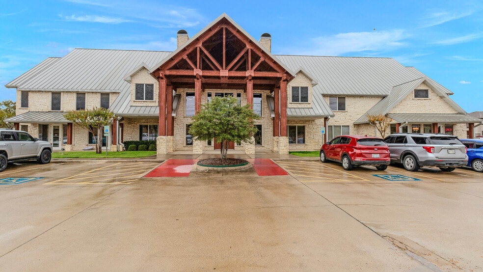 More Photos Of 8101 Boat Club Rd, Fort Worth Office For Lease